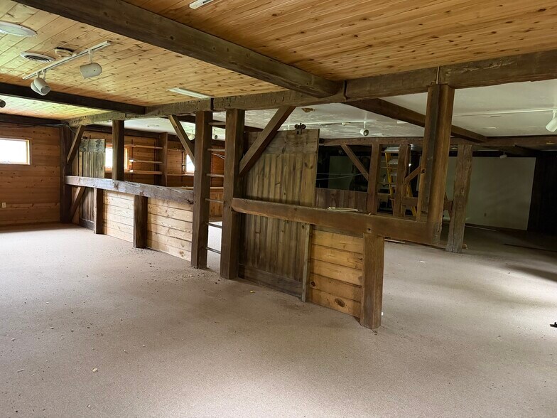 More Photos Of 981 Riverview Dr, Walnutport Storefront Retail Office For Sale