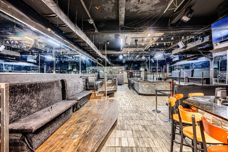 More Photos Of 414-416 E Baltimore St, Baltimore Bar For Sale