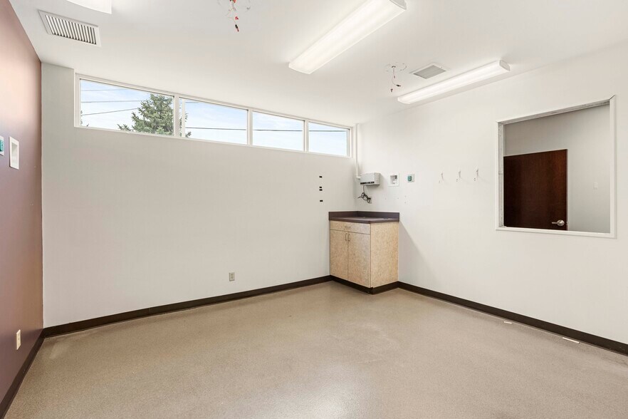 More Photos Of 2427-2443 Ridge Rd, Highland Unknown For Lease