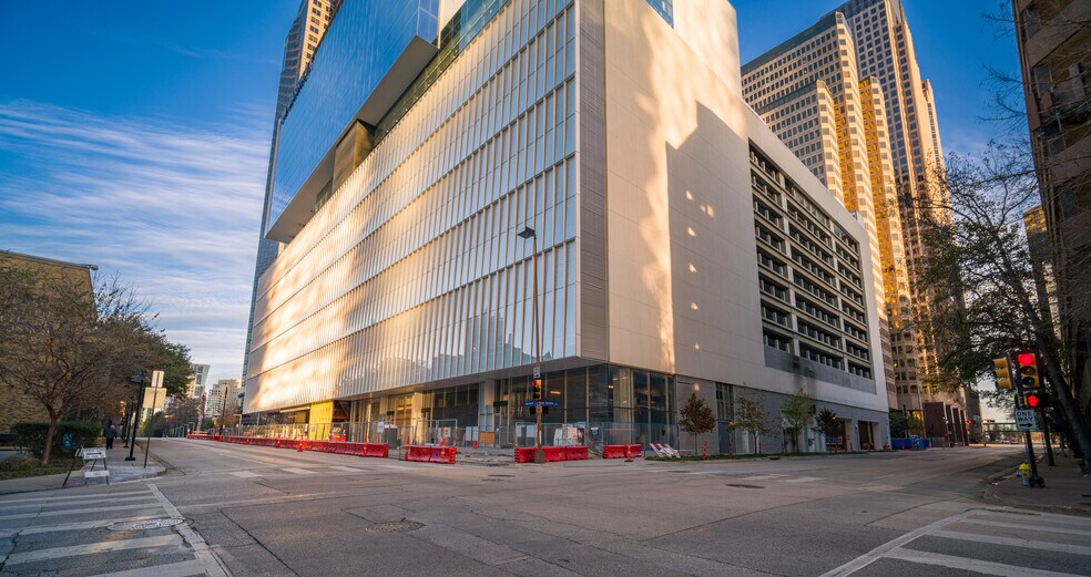 Primary Photo Of 800 N Harwood St, Dallas Hospitality For Sale