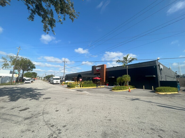 More Photos Of 337 NW 170th St, North Miami Beach Warehouse For Sale
