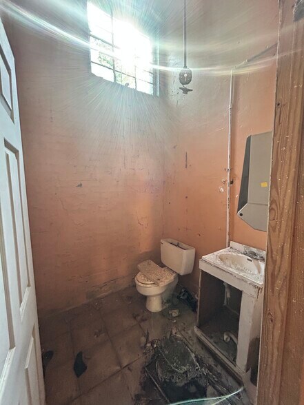 More Photos Of 710 Scenic Hwy, Baton Rouge Light Distribution For Sale