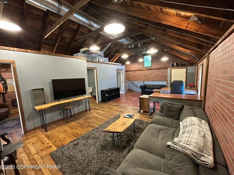 More Photos Of 3527 Middle Easton Belmont Pike, Stroudsburg Flex For Sale