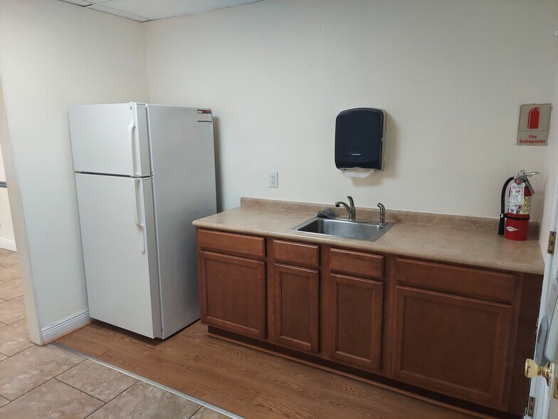 More Photos Of 180 E Burgess Rd, Pensacola Office For Lease