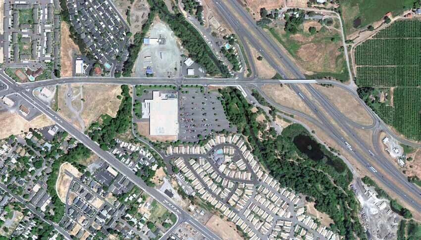 More Photos Of 300 W Valley View Rd, Talent Industrial For Lease