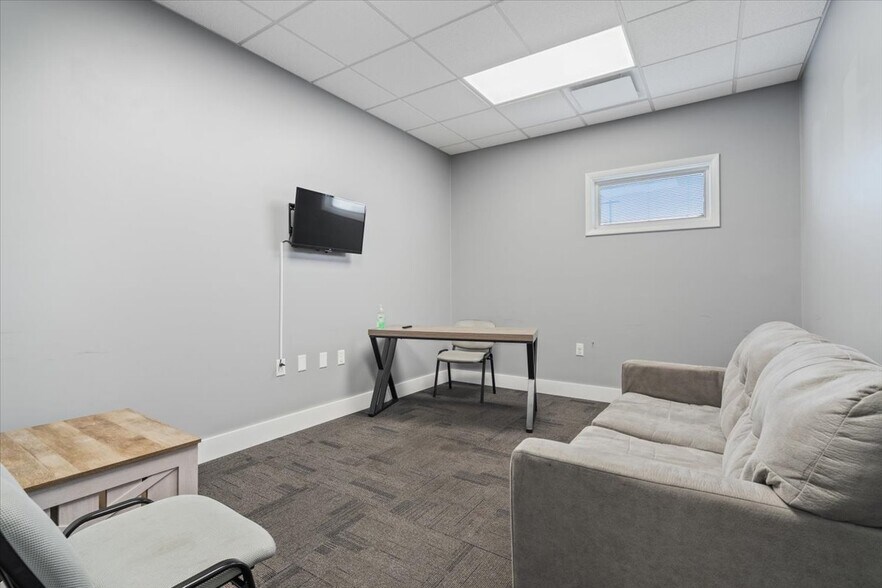 More Photos Of 1415 Shelby St, Indianapolis Office For Sale