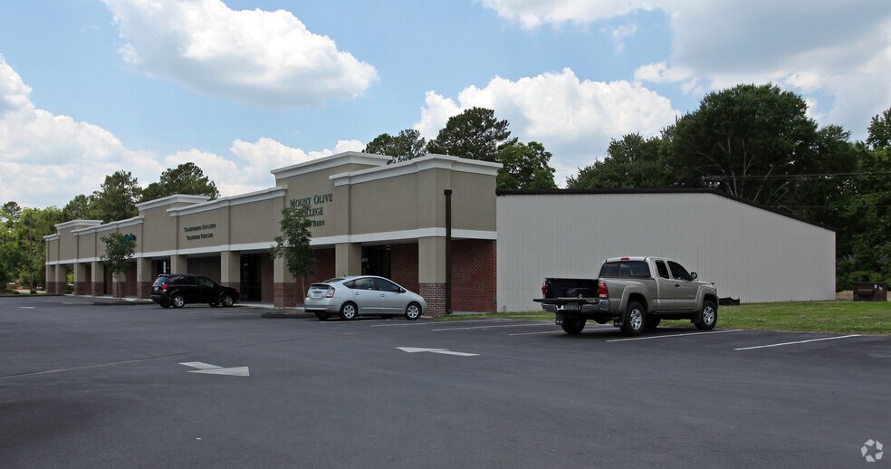 More Photos Of 2908-2920 Trent Rd, New Bern Department Store For Lease