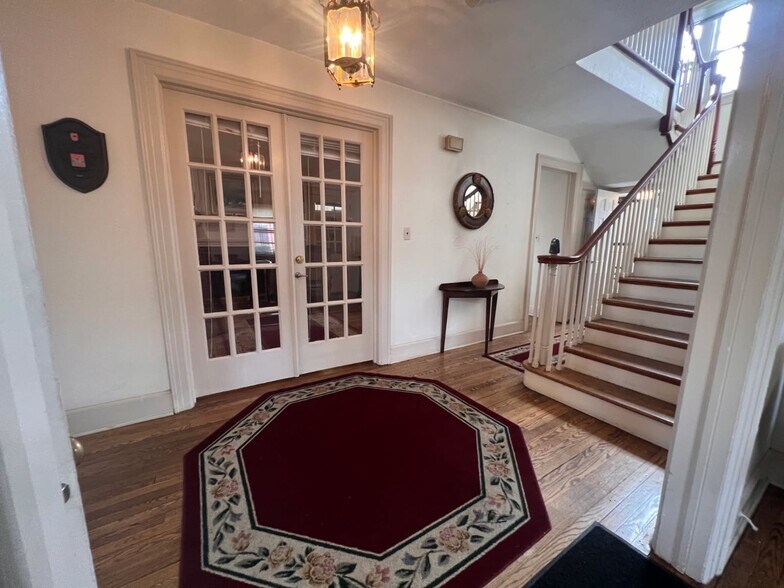 More Photos Of 80 Court St, Freehold Office For Sale