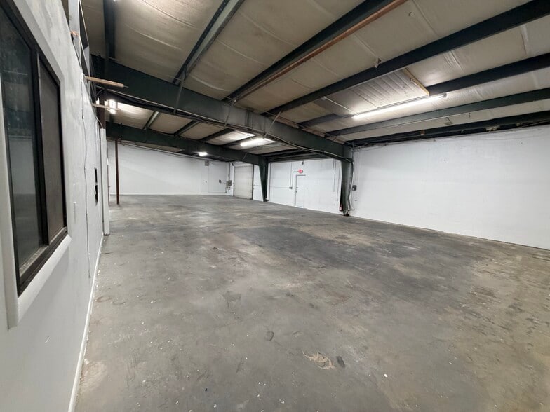 More Photos Of 4392 Corporate Sq, Naples Flex For Lease