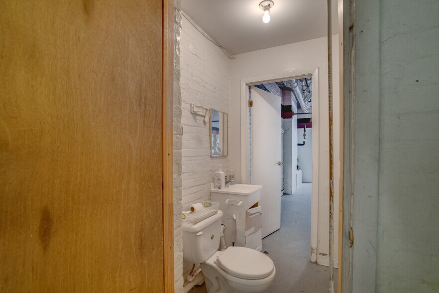 More Photos Of 2038 S Juniper St, Philadelphia Apartments For Lease