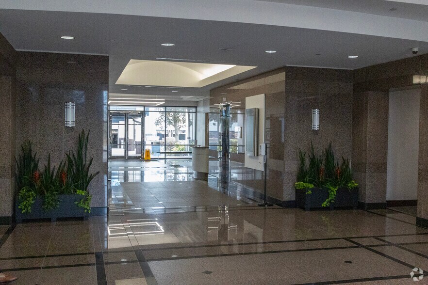 More Photos Of 12802 Tampa Oaks Blvd, Tampa Office For Lease