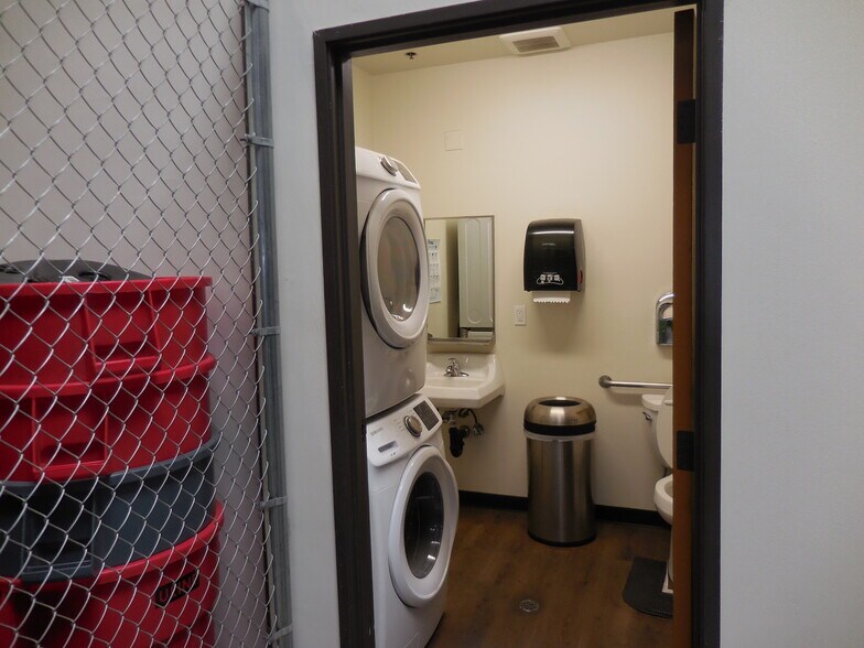 More Photos Of 1206-1210 W Jon St, Torrance Warehouse For Sale