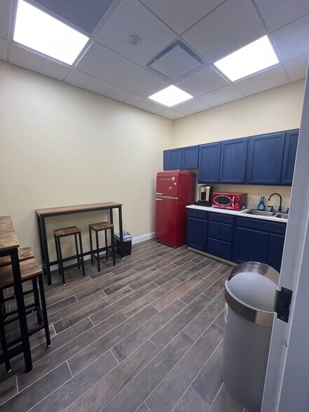 More Photos Of 522 Live Pine Cir, Apopka Warehouse For Sale