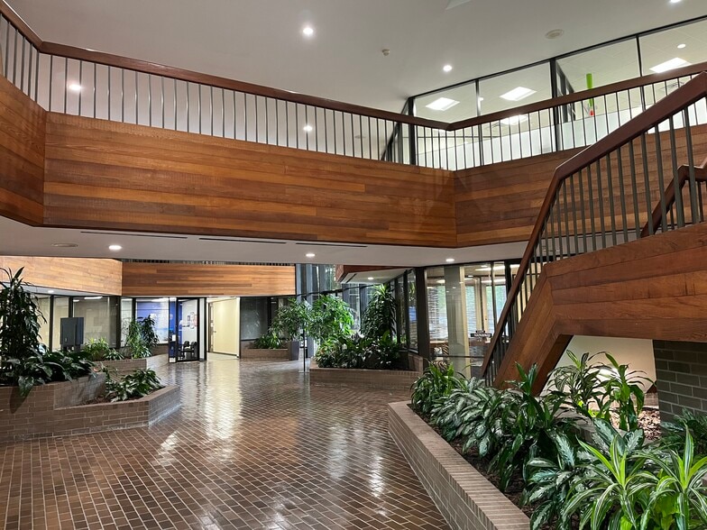 More Photos Of 900 Rockmead Dr, Kingwood Office For Lease