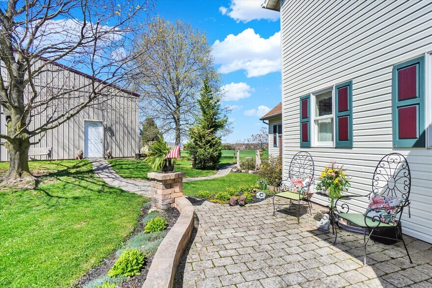 More Photos Of 2553 Roosevelt Ave, York Flex For Sale