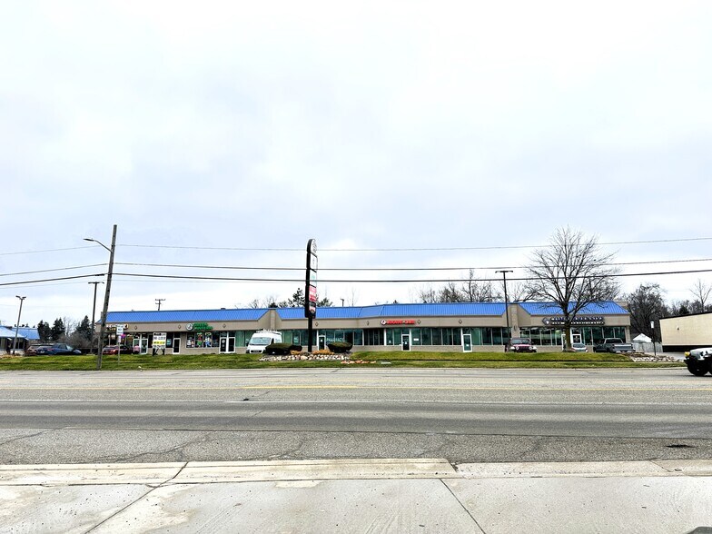 More Photos Of 5790-5832 Highland Rd, Waterford Storefront Retail Office For Lease