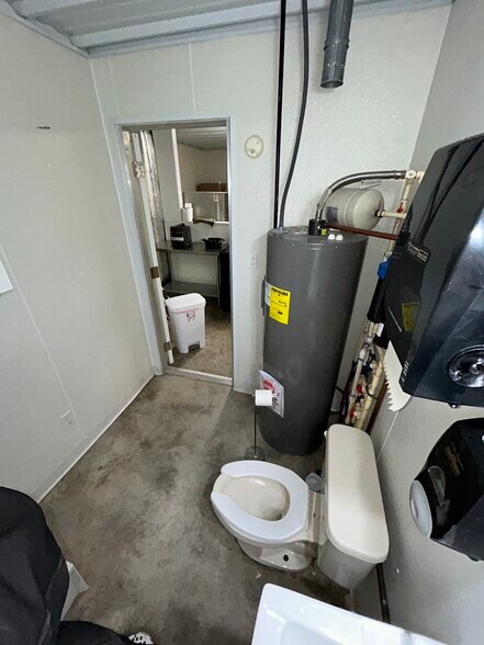 More Photos Of 1002 Cross st, Robinson Restaurant For Sale