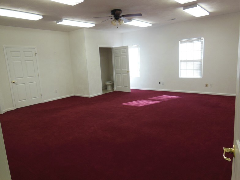 More Photos Of 144 Lincoln Place Ct, Belleville Medical For Sale