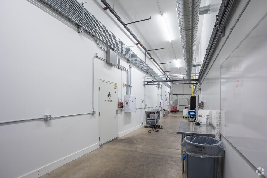 More Photos Of 901 Wayne St, Niles Warehouse For Lease