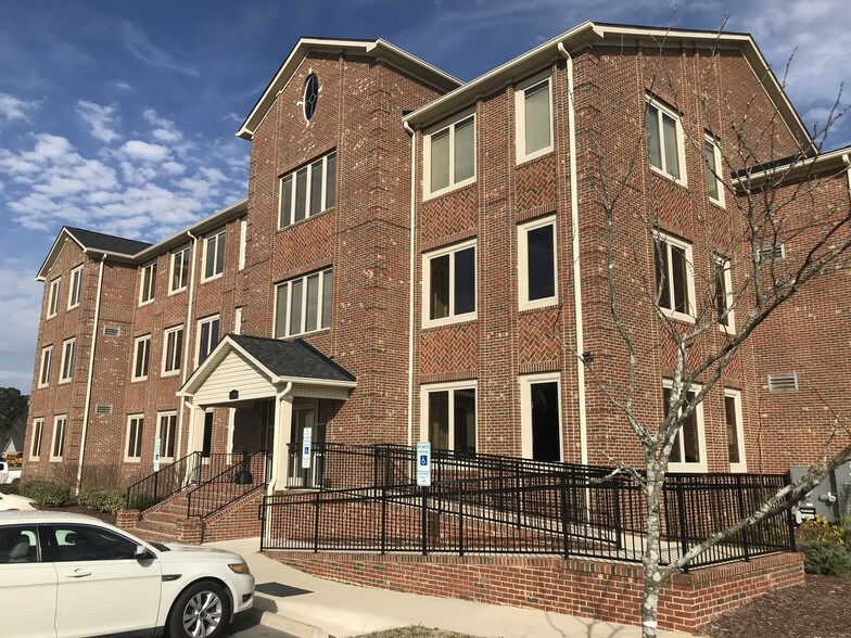 More Photos Of 7724 Raeford Rd, Fayetteville Medical For Lease