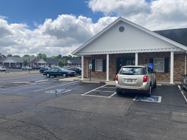 More Photos Of 2177-2253 Olympic St, Springfield Office For Lease