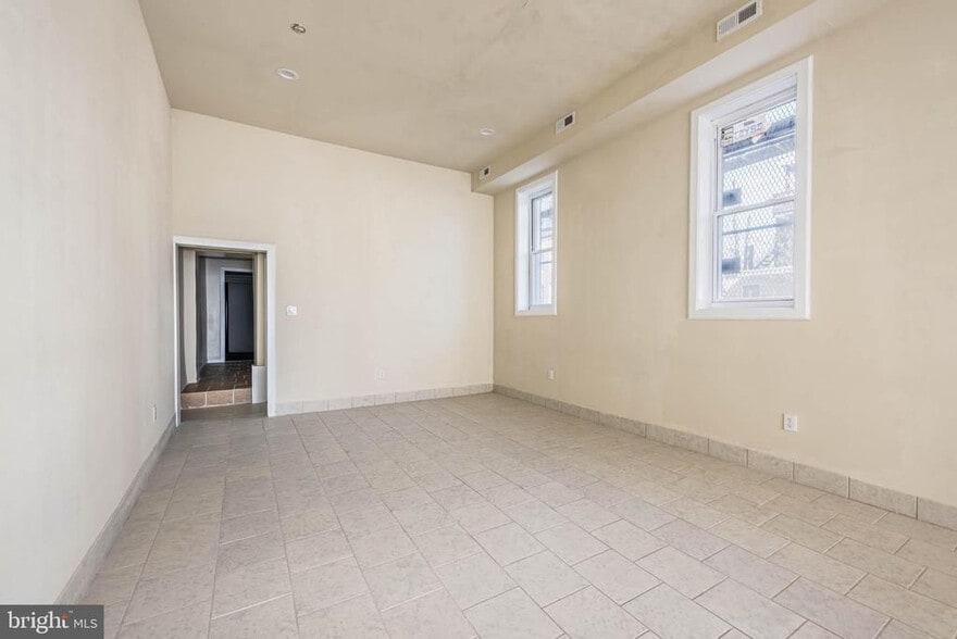 More Photos Of 1640 N Broadway, Baltimore Flex For Sale