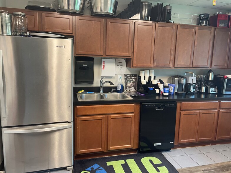 More Photos Of 6094 Corporate Dr, Ira Manufacturing For Sale