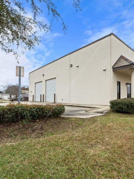 More Photos Of 6768 Complex Dr, Baton Rouge Industrial For Lease