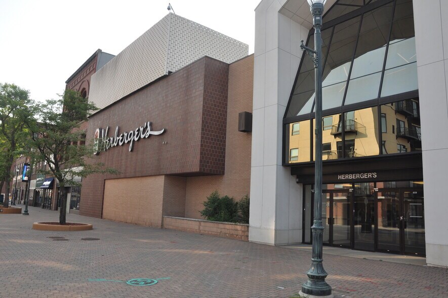 More Photos Of 600-660 W Saint Germain St, Saint Cloud Freestanding For Sale