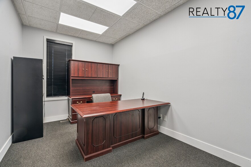 More Photos Of 3900 River Ridge Dr NE, Cedar Rapids Office For Lease