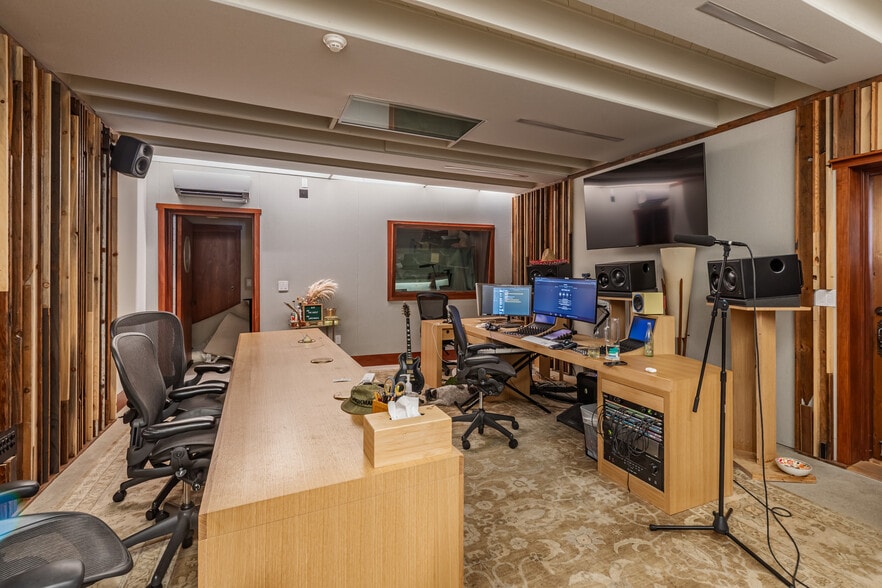 More Photos Of 1219 Abbot Kinney Blvd, Venice Storefront Retail Residential For Lease