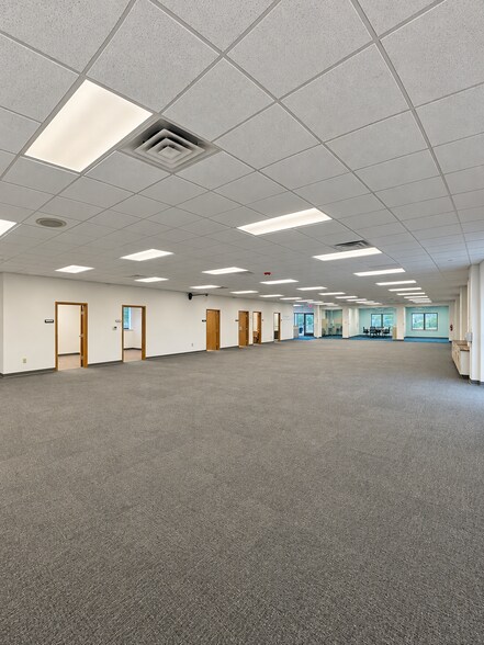 More Photos Of 302-304 Ohio St, Oshkosh Office For Sale