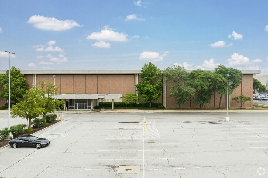 More Photos Of 5001 Monroe St, Toledo Department Store For Sale