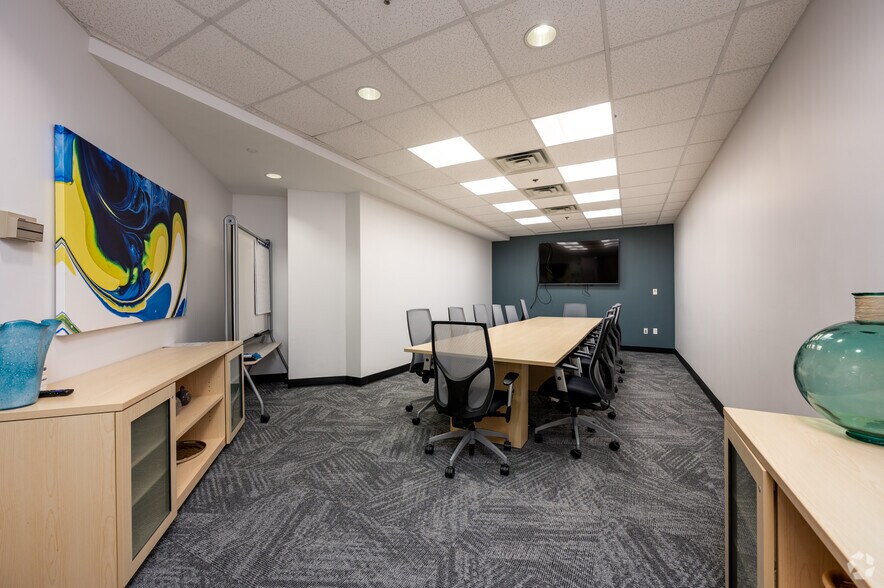 More Photos Of 450 E 96th St, Indianapolis Coworking Space