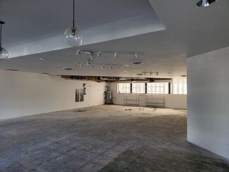 More Photos Of 258 S Beverly Dr, Beverly Hills Restaurant For Lease