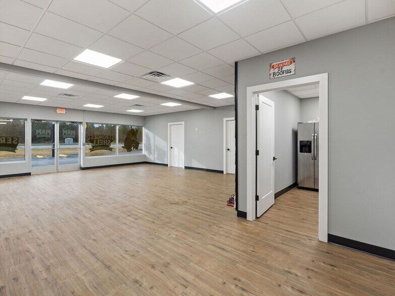 More Photos Of 2216 N Timberland Dr, Lufkin Industrial For Lease