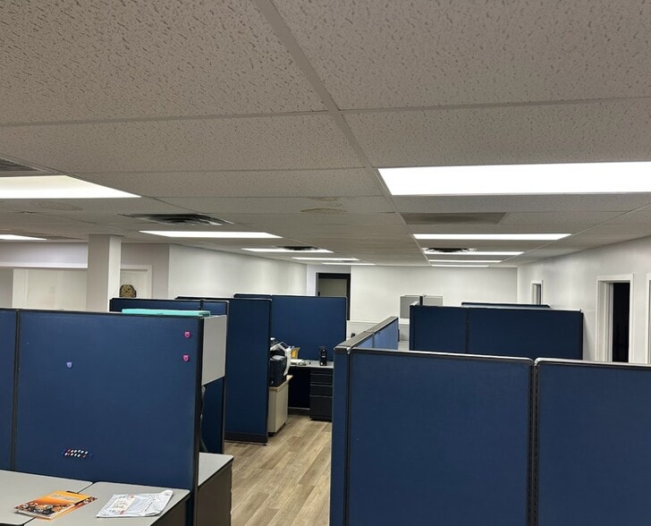 More Photos Of 631 S Kansas Ave, Springfield Warehouse For Sale