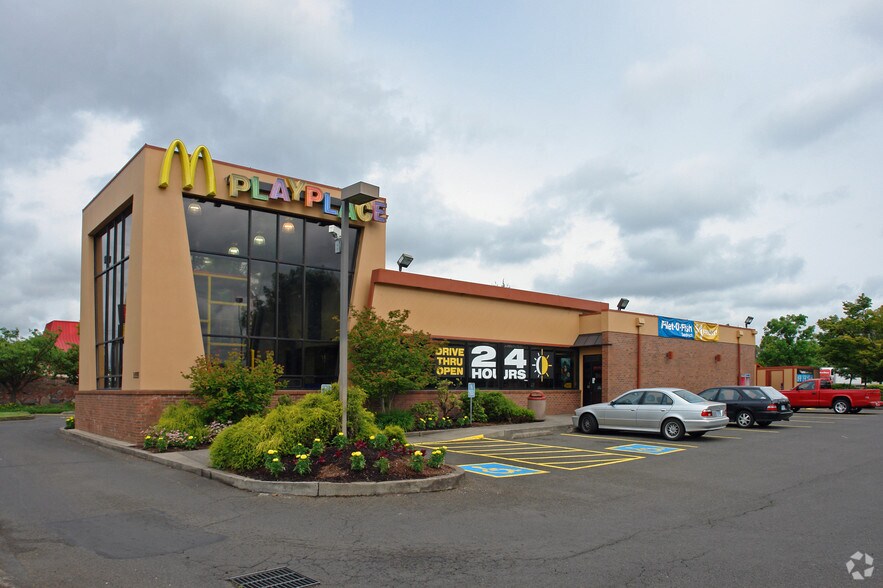 More Photos Of 3333-3555 W 11th Ave, Eugene Unknown For Lease