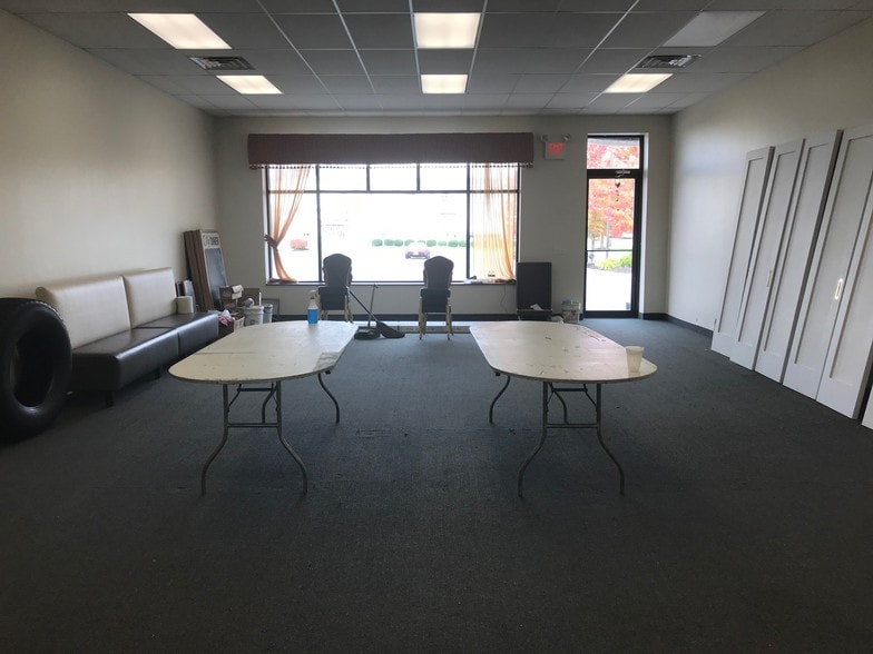 More Photos Of 37 Clementon Rd, Berlin Storefront For Lease