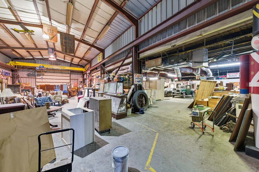 More Photos Of 9129 Irvington Blvd, Houston Warehouse For Sale