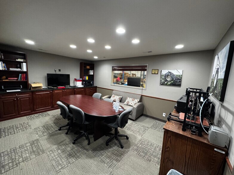 More Photos Of 990 Cottonwood Ave, Seward Warehouse For Sale