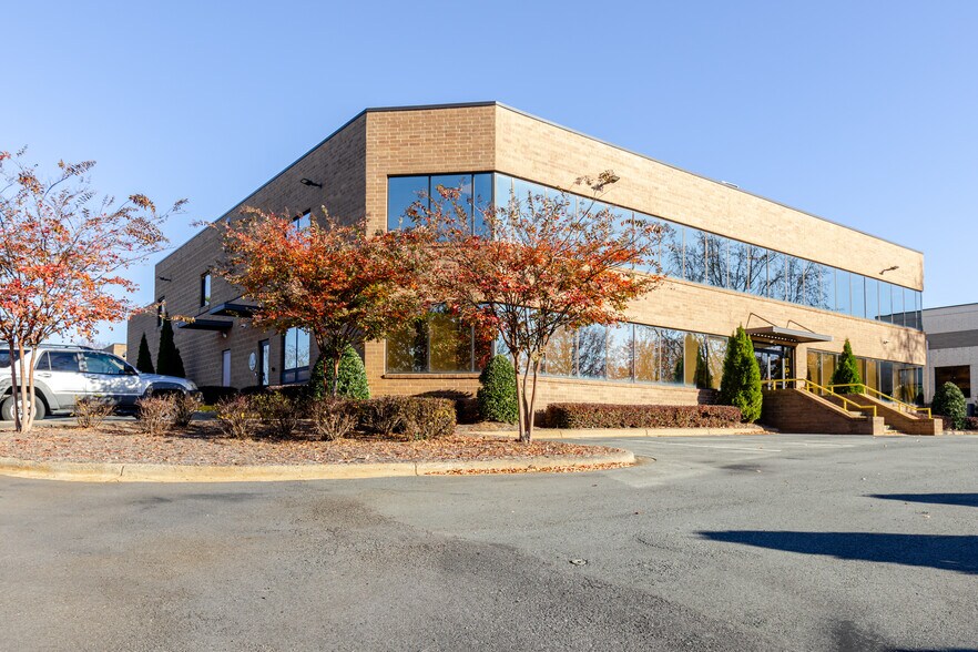 Primary Photo Of 1960 Crossbeam Dr, Charlotte Light Distribution For Sale
