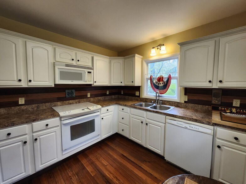 More Photos Of 1392 Pocono Blvd, Mount Pocono Office For Sale