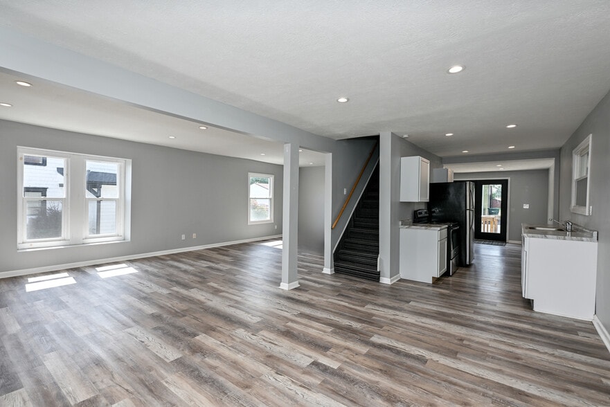 More Photos Of 8327 Cleveland Ave NW, North Canton Showroom For Sale