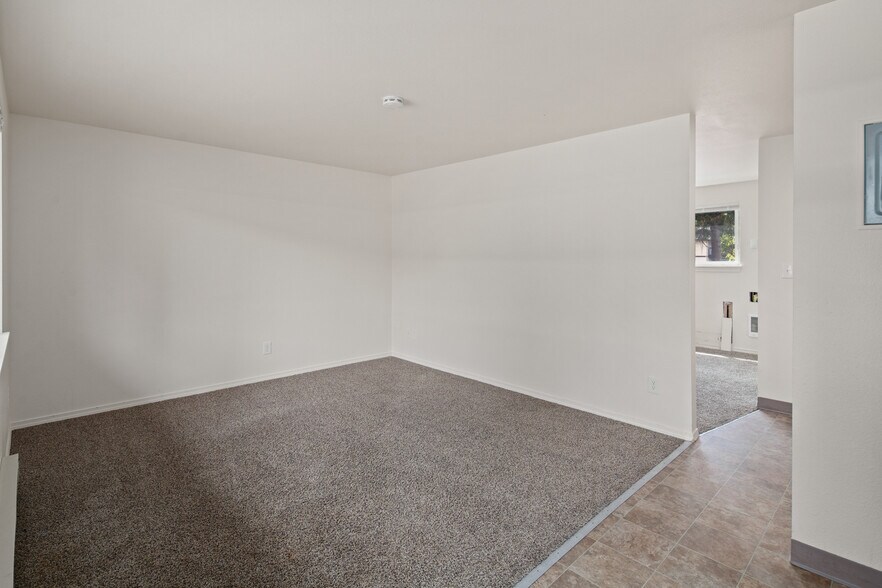 More Photos Of 812 10th St NE, Auburn Apartments For Sale