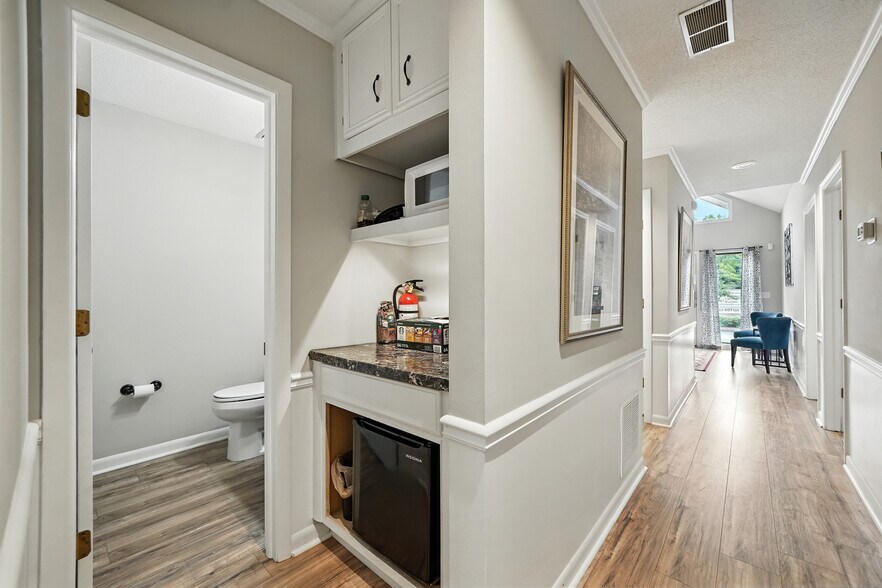 More Photos Of 11285 Elkins Rd, Roswell Office Residential For Sale