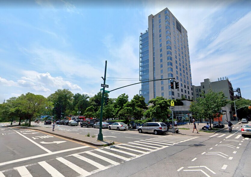 More Photos Of 111 Central Park N, New York Apartments For Lease