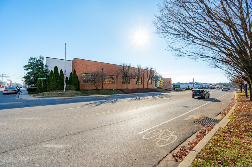 More Photos Of 111 Chinquapin Round Rd, Annapolis Flex For Lease
