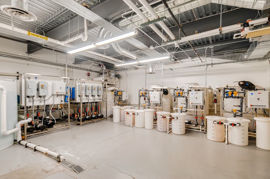 More Photos Of 5550 Joliet St, Denver Warehouse For Sale