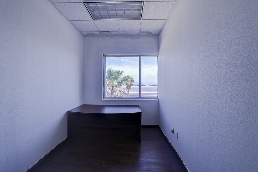 More Photos Of 6525 S Bruce St, Las Vegas Warehouse For Lease